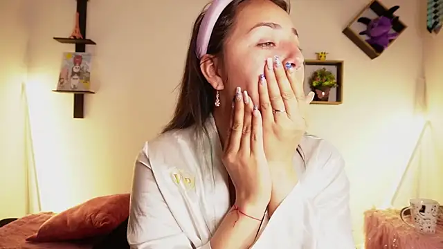 Snapshot of Sophy_SmileSweet chatting on 10.22.25 Sophy SmileSweet online show from 10.22.25