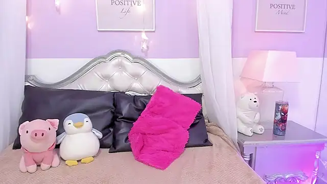 AlanaJones1 online show from 03.20.25