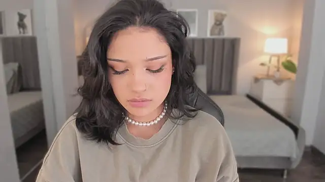 Snapshot of renee_shelby_ chatting on 09.11.25 renee shelby online show from 09.11.25