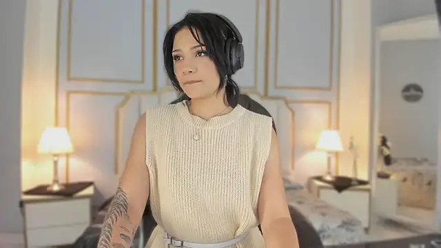 Snapshot of renee_shelby_ chatting on 01.10.26 renee shelby online show from 01.10.26