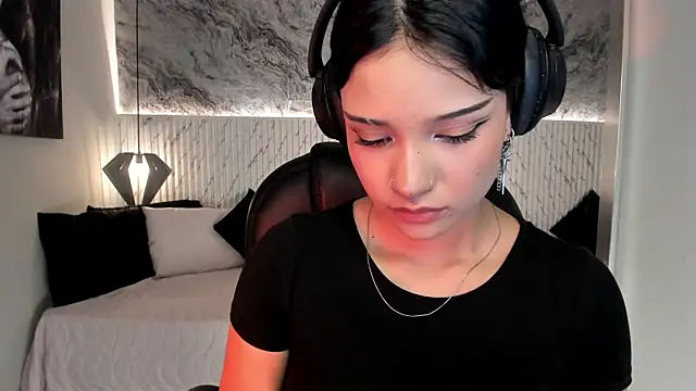 Snapshot of renee_shelby_ chatting on 07.03.26 renee shelby online show from 07.03.26