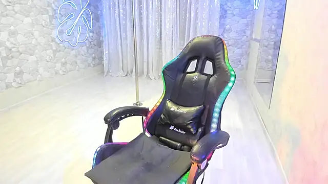 Snapshot of JessicaFamee chatting on 10.07.25 JessicaFamee online show from 10.07.25