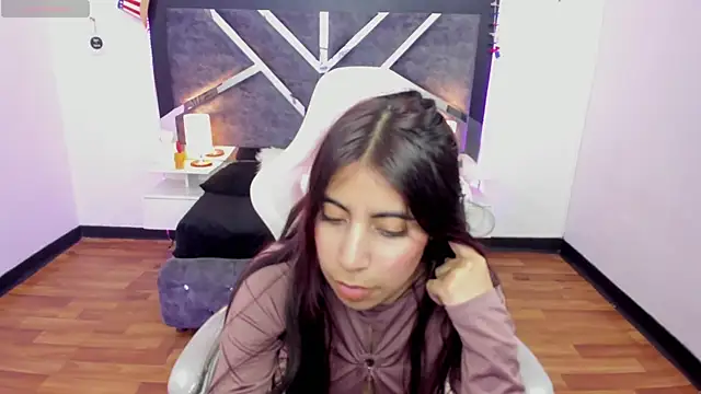 lunitaa18 online show from 02.10.25