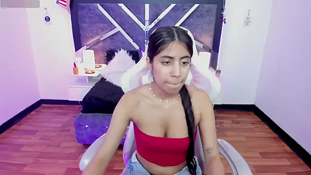 lunitaa18 online show from 02.21.25