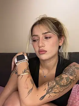 Snapshot of yaprakmericc chatting on 10.29.25 yaprakmericc online show from 10.29.25