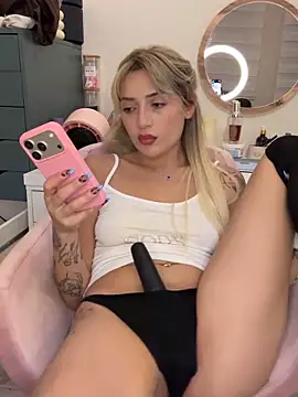 Snapshot of yaprakmericc chatting on 10.31.25 yaprakmericc online show from 10.31.25