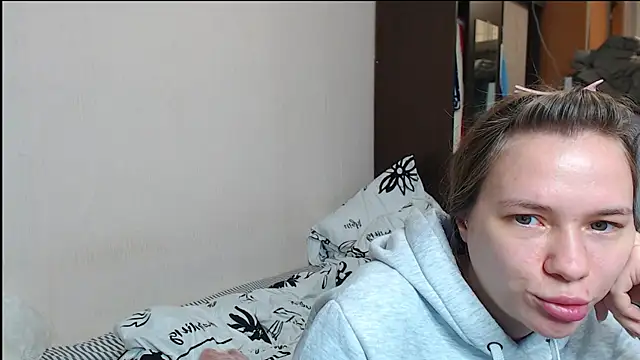 leila bambi  online show from 12.23.24