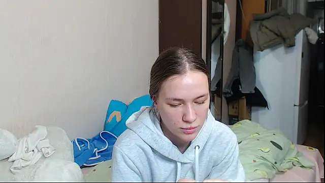 leila bambi  online show from 01.15.25