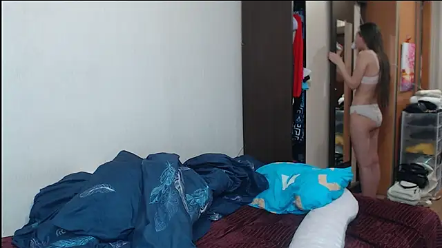 leila bambi  online show from 03.14.25