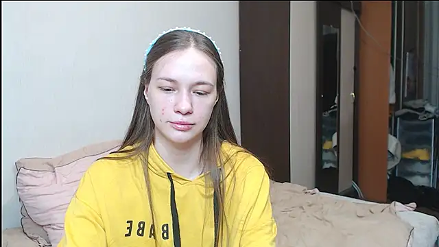 leila bambi  online show from 03.18.25