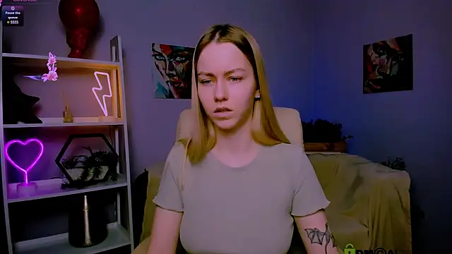 mary mooore online show from 02.24.25