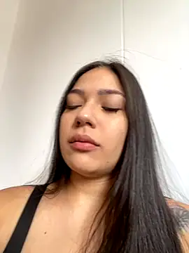 Latina vanessa online show from 10.16.25