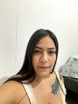 Latina vanessa online show from 10.24.25