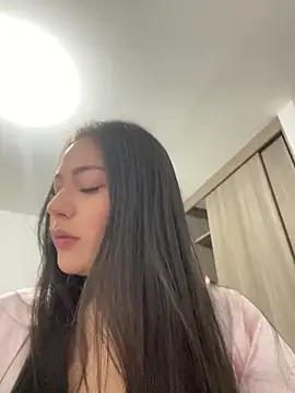 Latina vanessa online show from 11.24.25