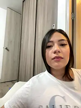 Latina vanessa online show from 12.21.25