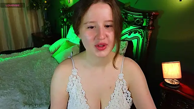 Snapshot of SquirtBabee chatting on 04.15.26 SquirtBabee online show from 04.15.26