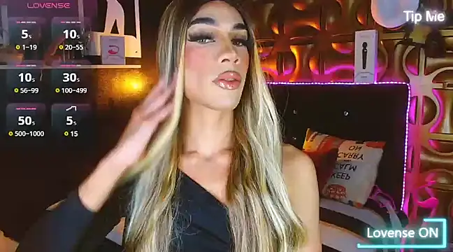 Snapshot of camila_hootie chatting on 02.10.25 camila hootie online show from 02.10.25
