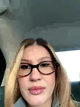 RinaCat online show from 10.20.25