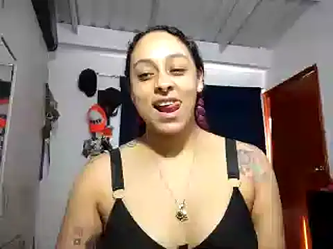 Snapshot of Cata_Blue__ chatting on 02.04.25 Cata Blue online show from 02.04.25