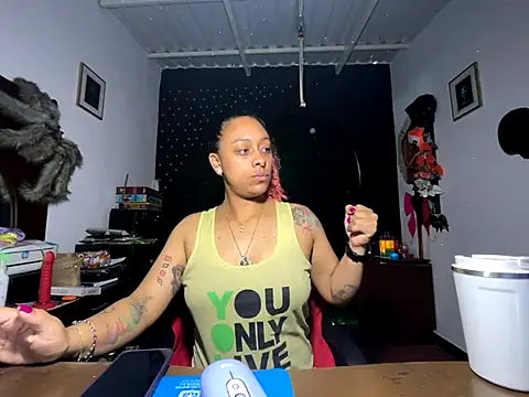 Snapshot of Cata_Blue__ chatting on 11.12.25 Cata Blue online show from 11.12.25