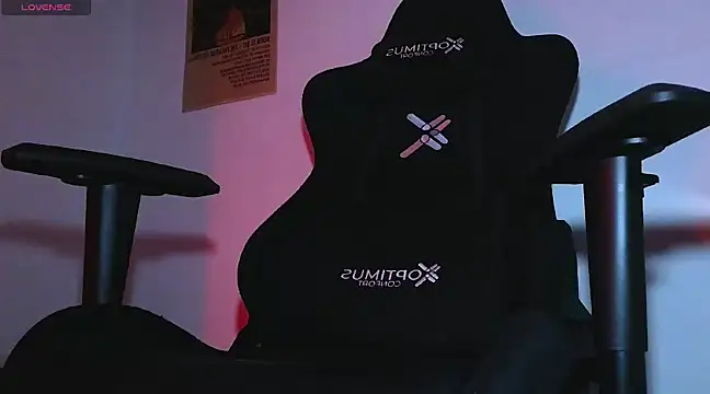 Snapshot of Luan-wood chatting on 02.10.25 Luan-wood online show from 02.10.25