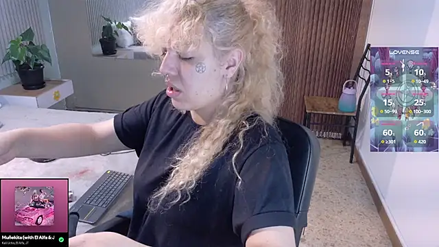 Snapshot of Eli666uwu chatting on 09.24.25 Eli666uwu online show from 09.24.25