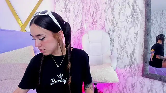 Athziry  online show from 12.28.24