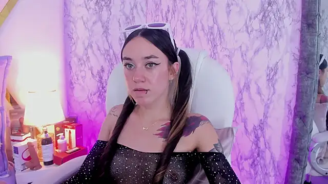 Athziry  online show from 01.21.25