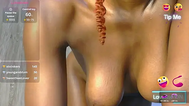 Snapshot of _luna_nyx chatting on 10.28.25 luna nyx online show from 10.28.25