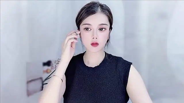 Snapshot of VIWVI chatting on 06.19.26 VIWVI online show from 06.19.26