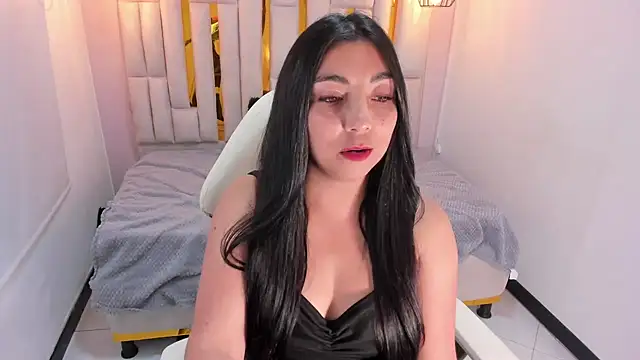 Karla hernandez  online show from 02.13.25