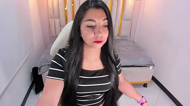 Karla hernandez  online show from 03.12.25