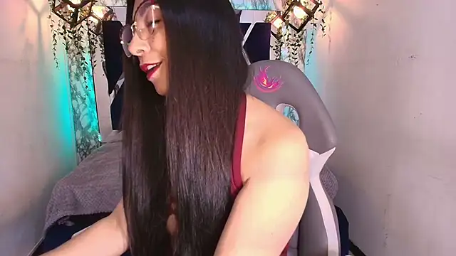 Karla hernandez  online show from 10.23.25