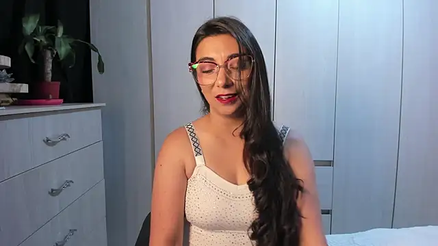 Karla hernandez  online show from 05.27.26