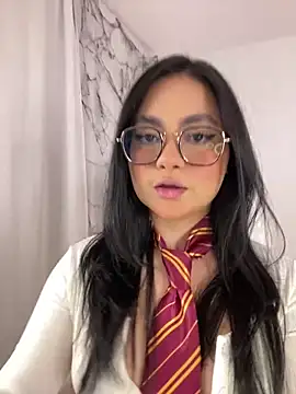 montmariana online show from 10.15.25