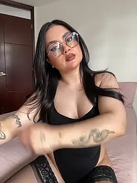 Snapshot of montmariana chatting on 06.18.26 montmariana online show from 06.18.26