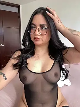 Snapshot of montmariana chatting on 07.28.26 montmariana online show from 07.28.26