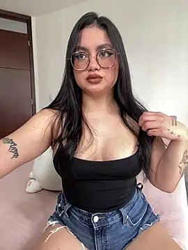 Snapshot of montmariana chatting on 07.29.26 montmariana online show from 07.29.26