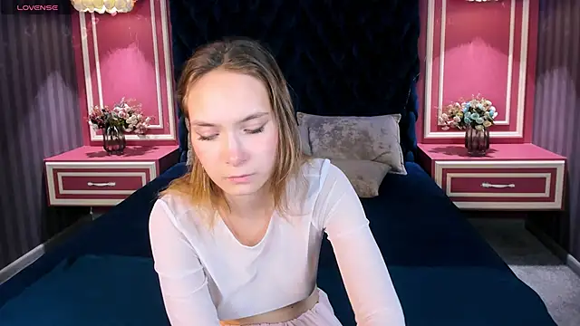 Snapshot of LinaVolberg chatting on 10.02.25 LinaVolberg online show from 10.02.25