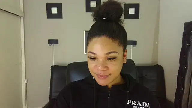 ashley Tompson1 online show from 12.30.24