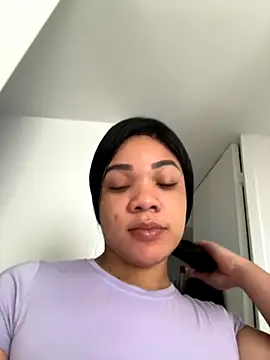 ashley Tompson1 online show from 11.28.25