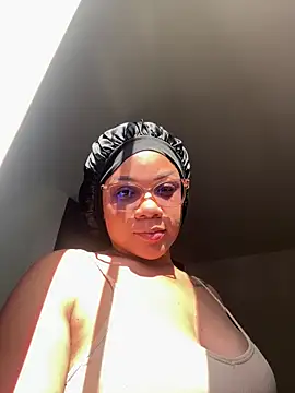 ashley Tompson1 online show from 12.15.25