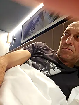 Snapshot of meateater1 chatting on 12.08.24 meateater1 online show from 12.08.24