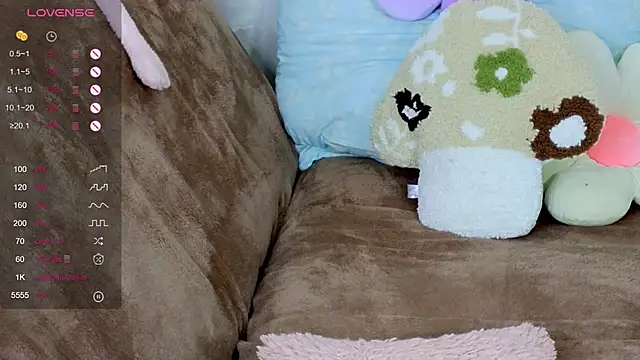 Snapshot of TrissMerigold9 chatting on 10.08.25 TrissMerigold9 online show from 10.08.25