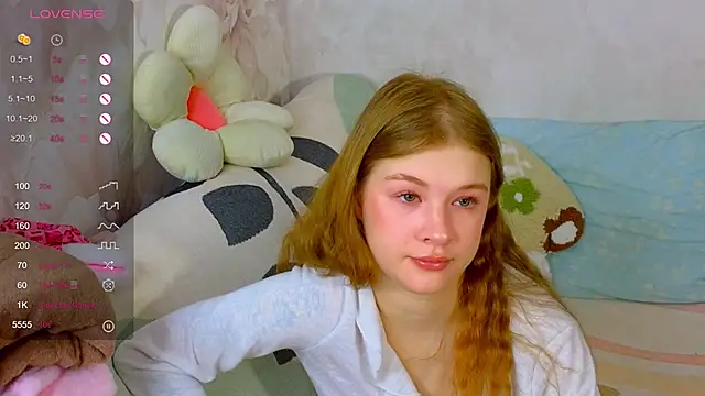 Snapshot of TrissMerigold9 chatting on 10.31.25 TrissMerigold9 online show from 10.31.25