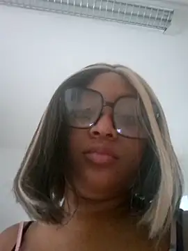 Snapshot of Adelehottman chatting on 11.07.25 Adelehottman online show from 11.07.25