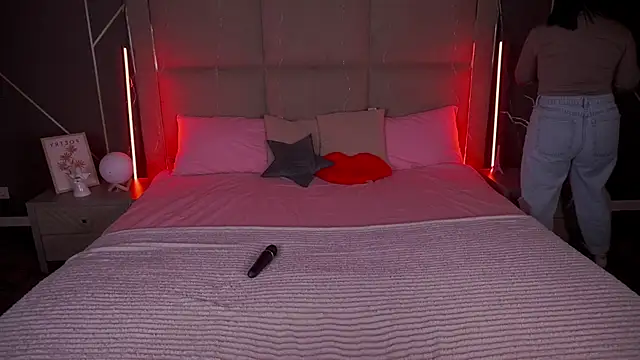 SusieWood online show from 03.16.26