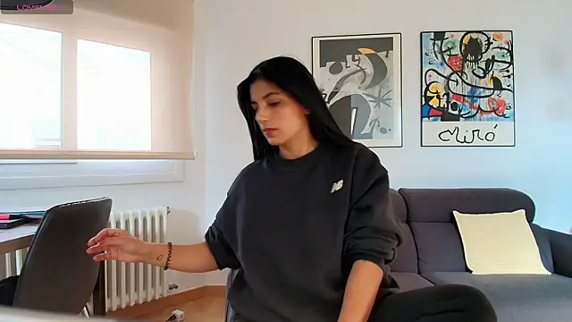 Arya 33 online show from 10.27.25