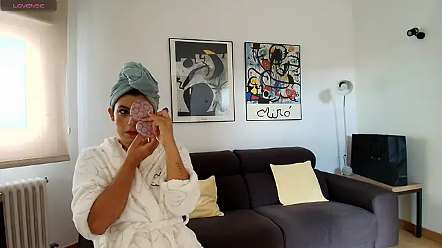 Arya 33 online show from 10.28.25