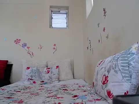 Snapshot of DarkBerry8 chatting on 10.02.25 DarkBerry8 online show from 10.02.25